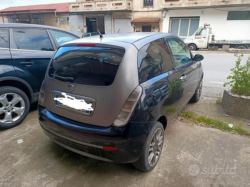 Usata Lancia Ypsilon 90 CV (66 kW) 2008 Nero Utilitaria