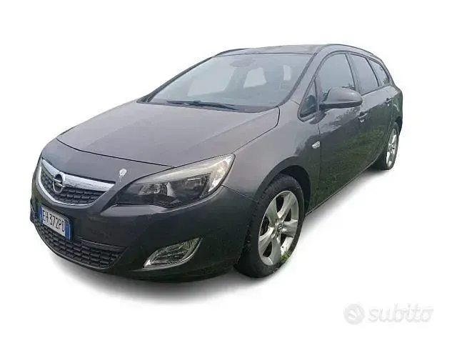 Usata Opel Astra 110 CV (80 kW) 2011 Grigio Station wagon