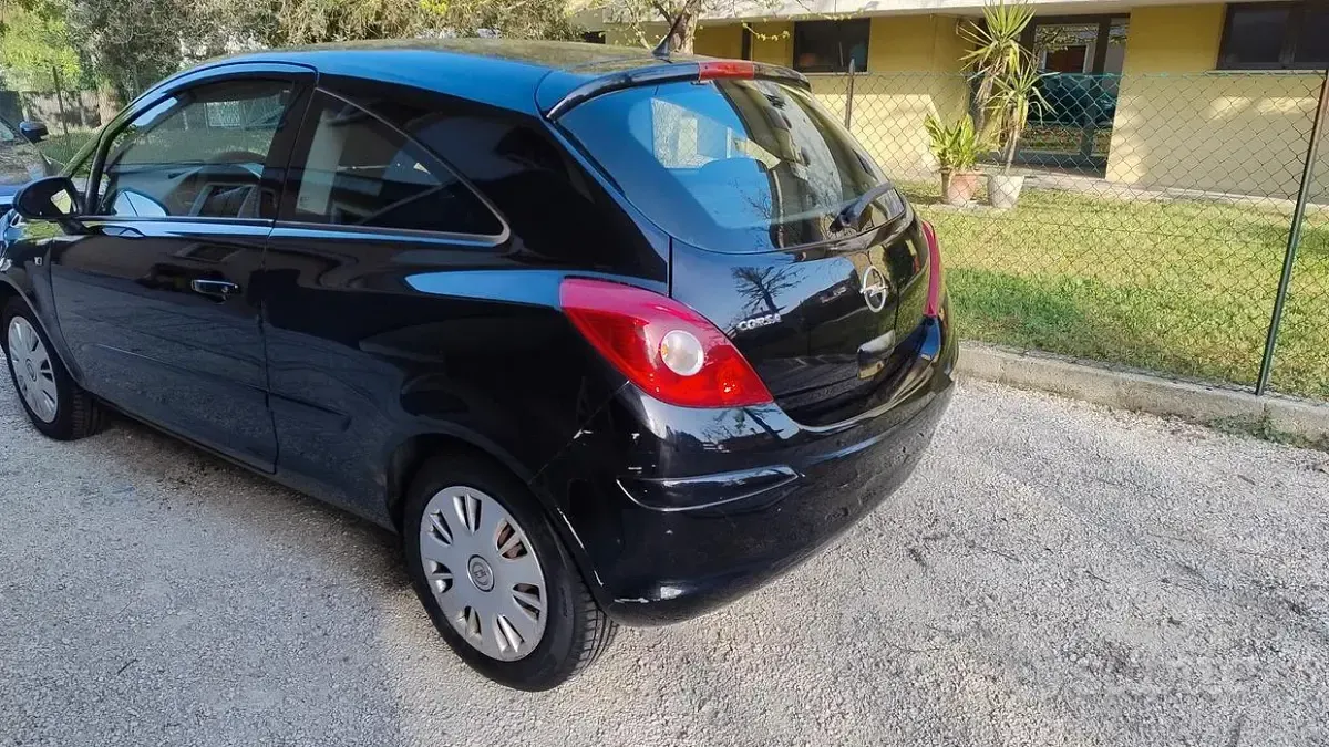 Usata Opel Corsa 2007 Nero Utilitaria