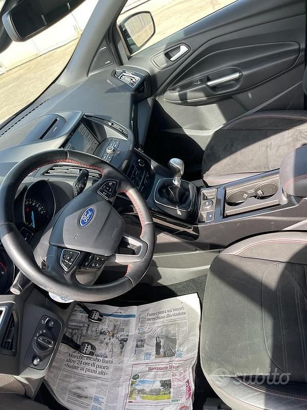 Usata Ford Kuga 120 CV (88 kW) 2018 Grigio SUV