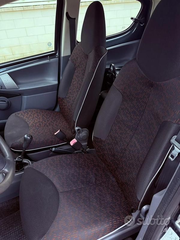 Usata Peugeot 107 68 CV (50 kW) 2009 Grigio Utilitaria