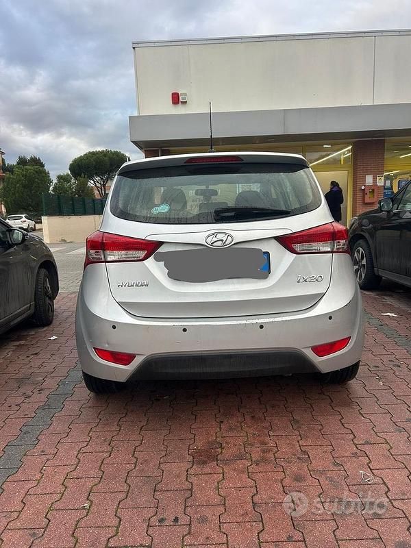 Usata Hyundai ix20 Comfort 125 CV (91 kW) 2014 Grigio Utilitaria