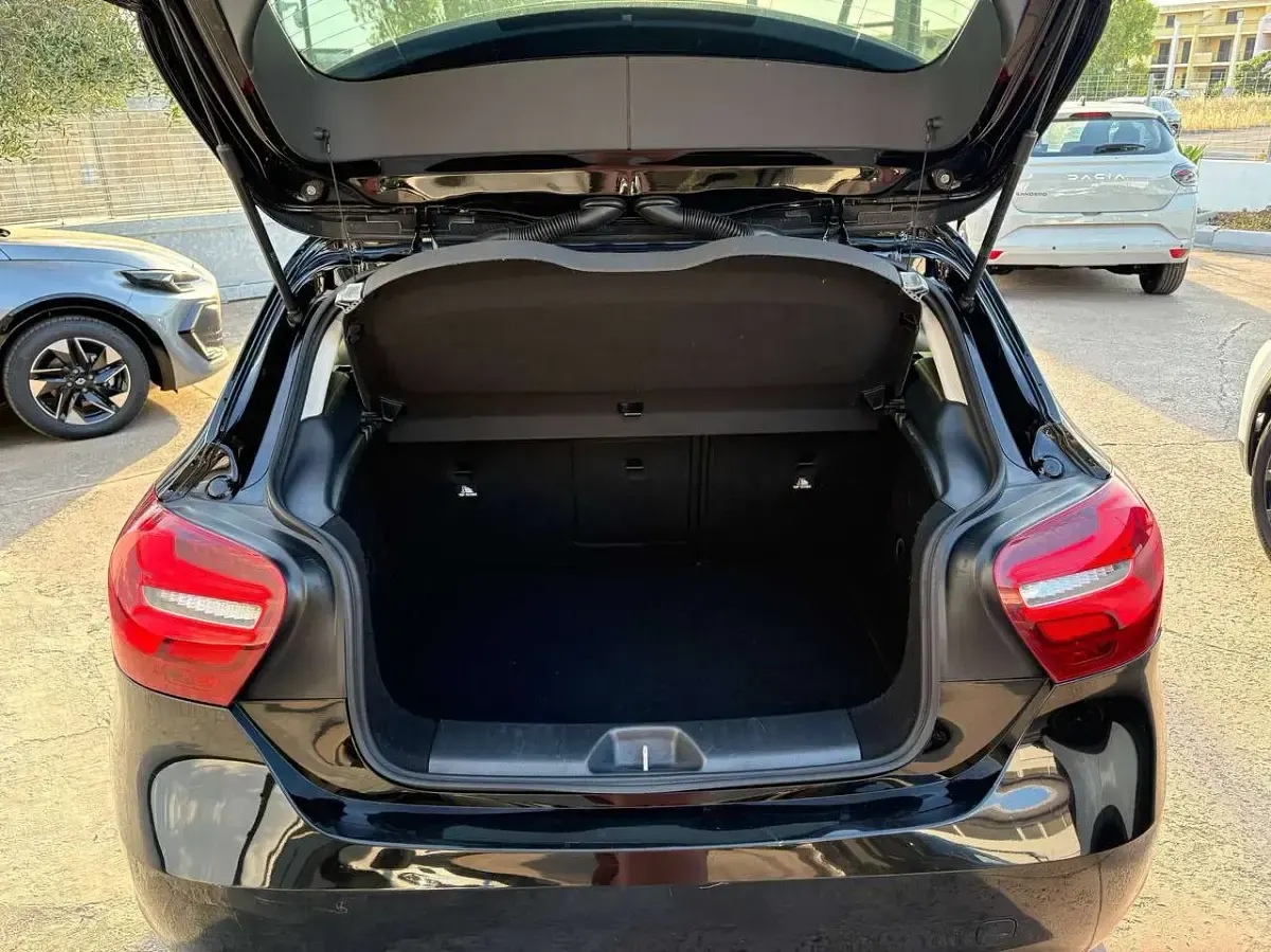 Usata Mercedes A180 109 CV (80 kW) 2017 Nero Berlina