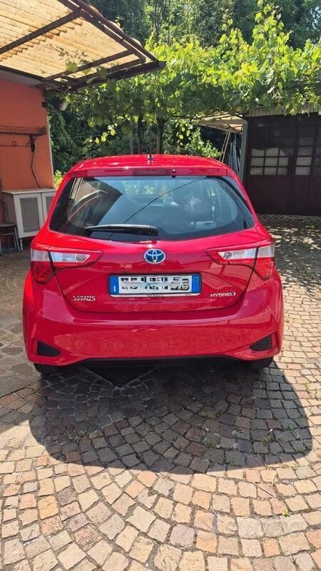 Usata Toyota Yaris Hybrid 73 CV (53 kW) 2018 Rosso Utilitaria