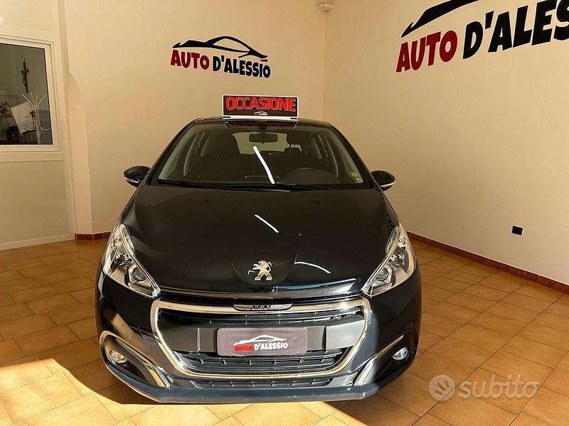 Usata Peugeot 208 Signature Sky 119 CV (87 kW) 2019 Grigio Utilitaria