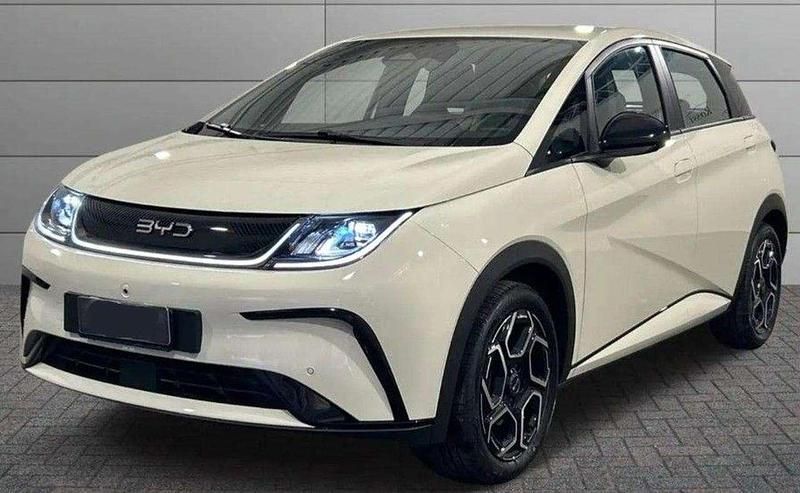 Nuova BYD Dolphin Comfort 150 kW (204 CV) 2026 Cream white Utilitaria