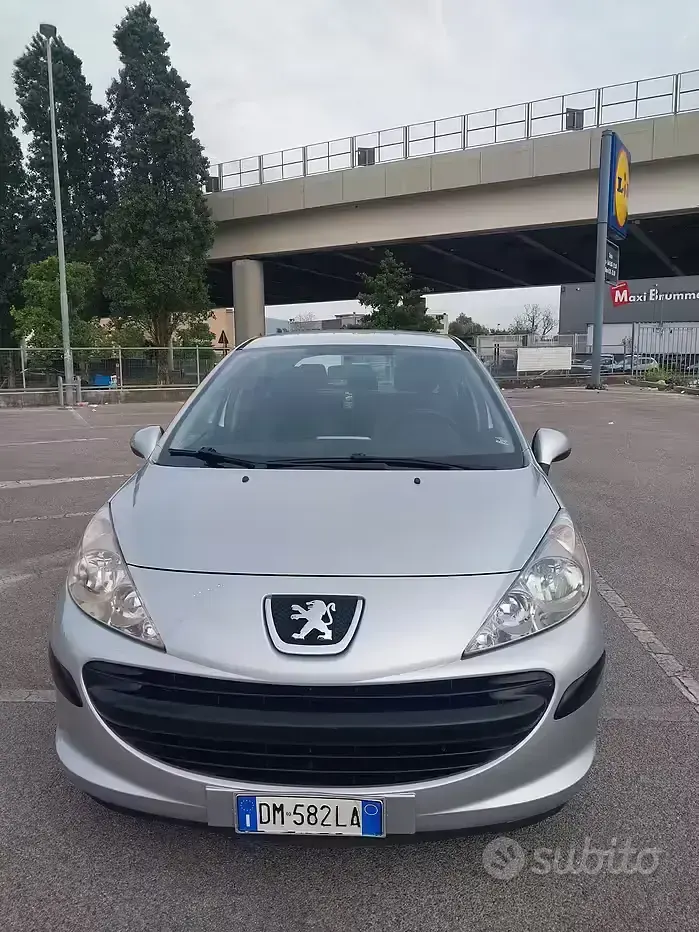 Käytetty Peugeot 207 73 HP (53 kW) 2008 Harmaa Sedan