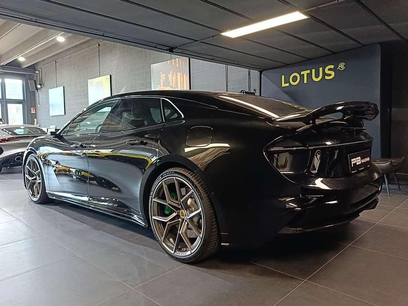 Nuova Lotus Emeya 444 kW (604 CV) 2026 Nero cosmos Utilitaria