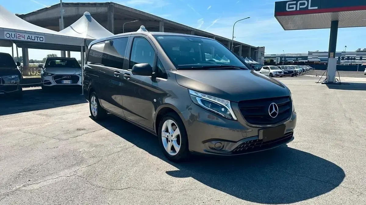 Usata Mercedes Vito 114 CV (83 kW) 2016 Oro Furgone