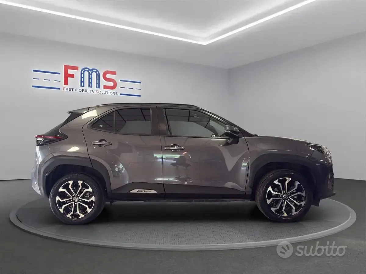 Usata Toyota Yaris Cross Trend 158 CV (116 kW) 2023 Grigio SUV