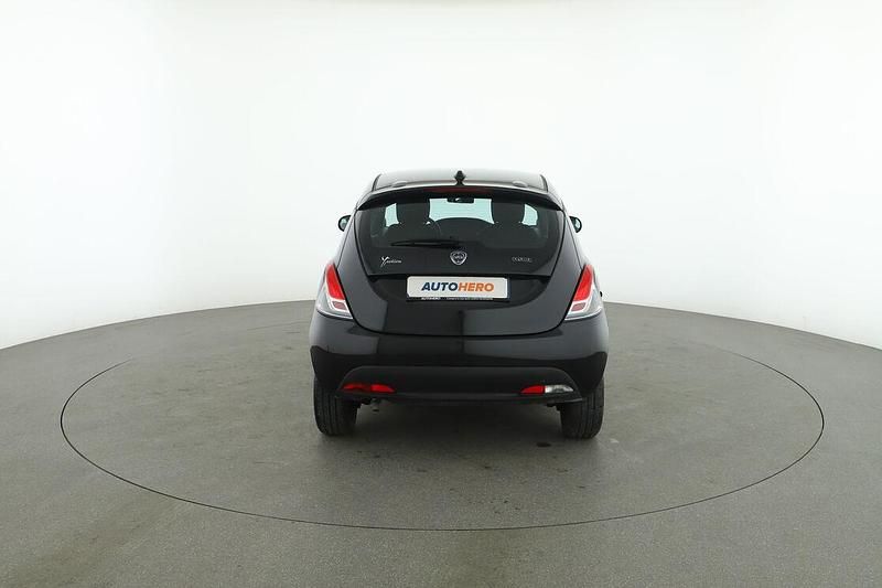 Usata Lancia Ypsilon Silver 69 CV (50 kW) 2023 Nero Utilitaria
