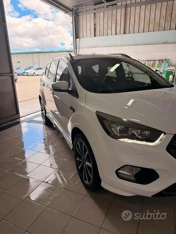 Usata Ford Kuga ST-Line 120 CV (88 kW) 2017 Bianco SUV