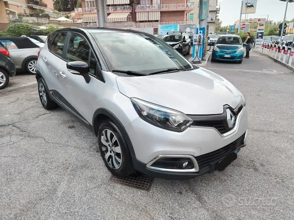 Usado Renault Captur Life 90 CV (66 kW) 2017 Gris SUV