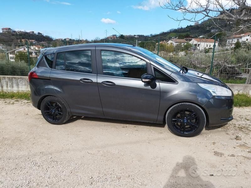 Grigio Usata 2017 Ford B-MAX Monovolume | 7500 € (Buon prezzo) - Immagine 1/4