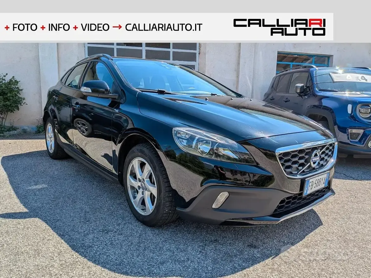 Usata Volvo V40 CC 120 CV (88 kW) 2016 Nero Station wagon
