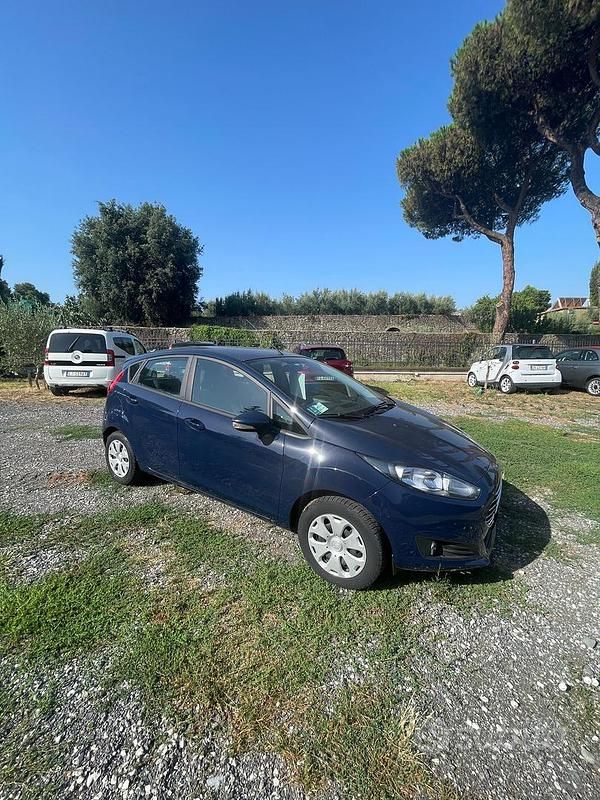 Blu Usata 2014 Ford Fiesta Business Edition Due volumi | 5999 € (Buon prezzo) - Immagine 1/4