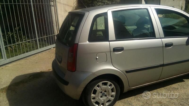 Usata Fiat Idea 77 CV (56 kW) 2005 Grigio Monovolume