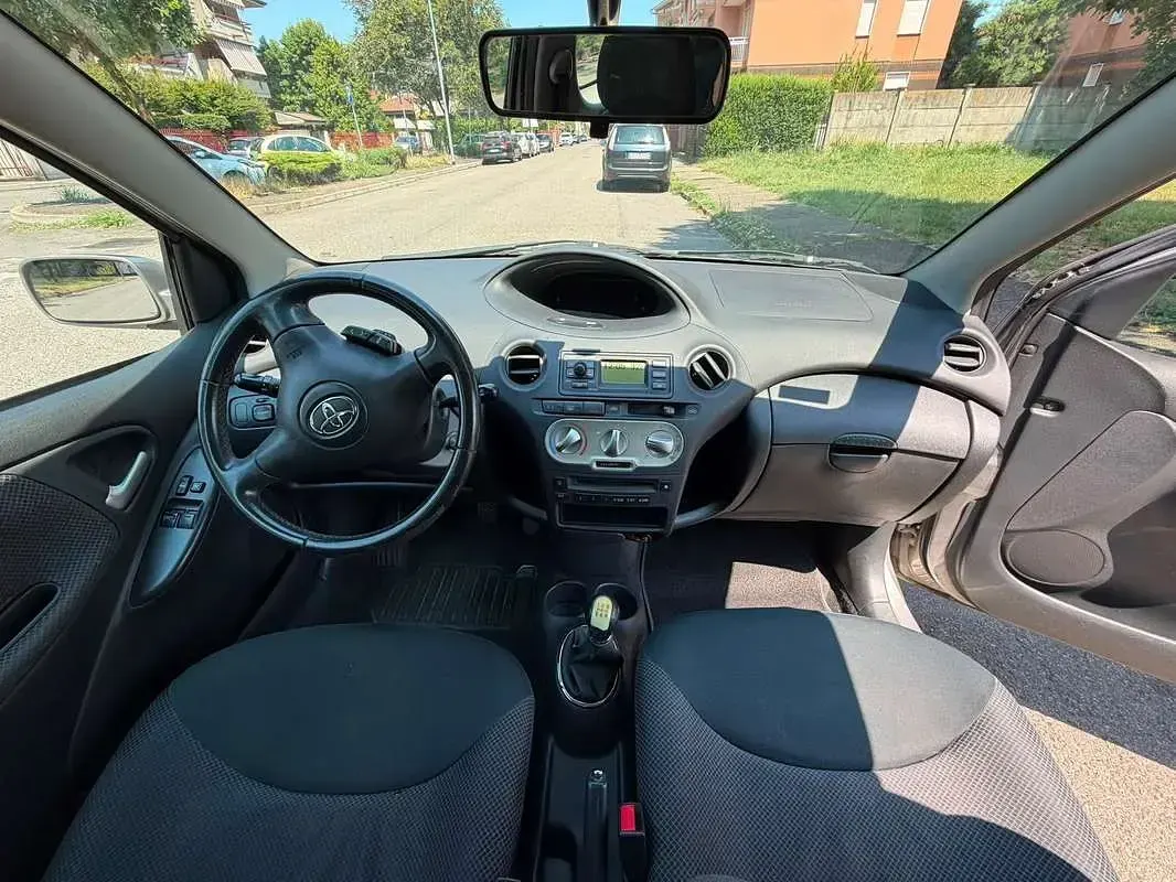 Usata Toyota Yaris Sol 87 CV (63 kW) 2003 Utilitaria
