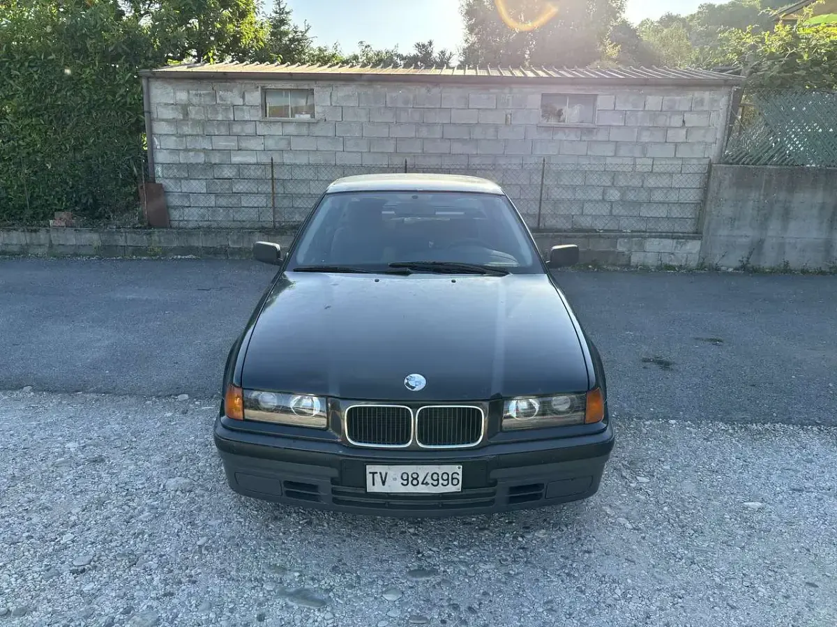 Usata BMW 318 113 CV (83 kW) 1993 Blu/azzurro Berlina