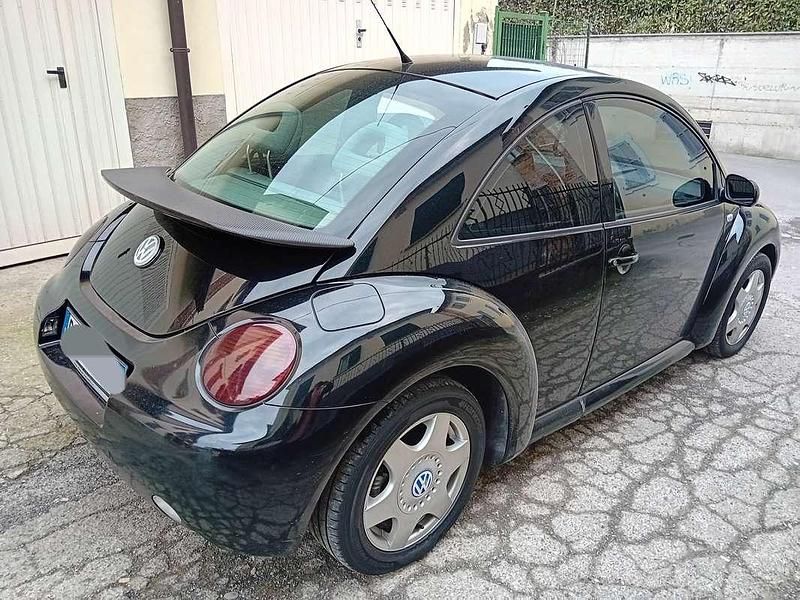 Usata VW New Beetle 90 CV (66 kW) 2004 Nero Utilitaria