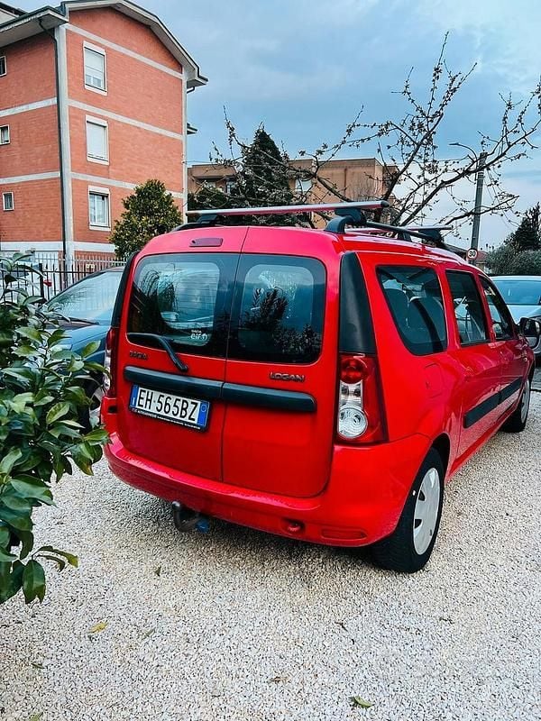 Usata Dacia Logan 85 CV (62 kW) 2011 Rosso Station wagon