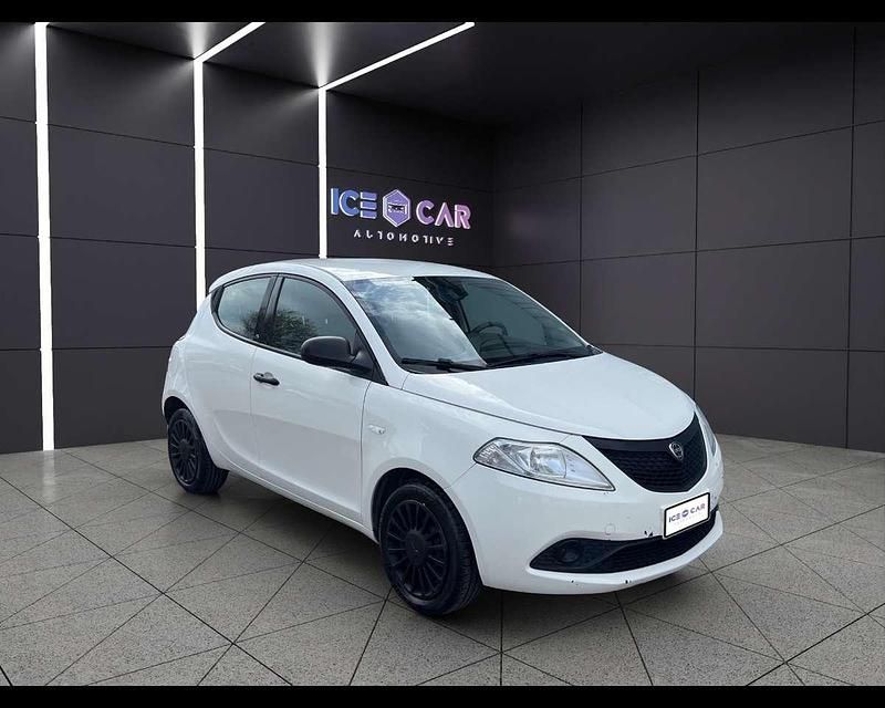 Usado Lancia Ypsilon 69 HP (50 kW) 2018 Branco Citadino