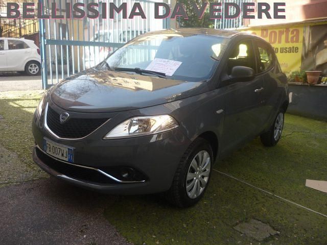 Usata Lancia Ypsilon Silver 85 CV (62 kW) 2015 Grigio Utilitaria