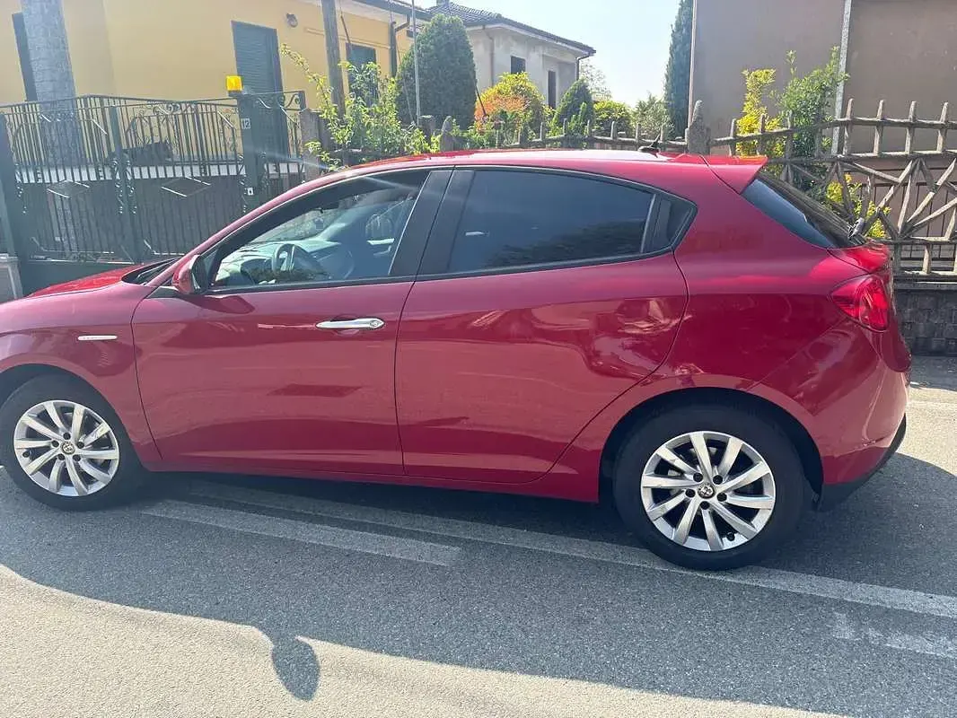 Usata Alfa Romeo Giulietta 120 CV (88 kW) 2017 Rosso Utilitaria