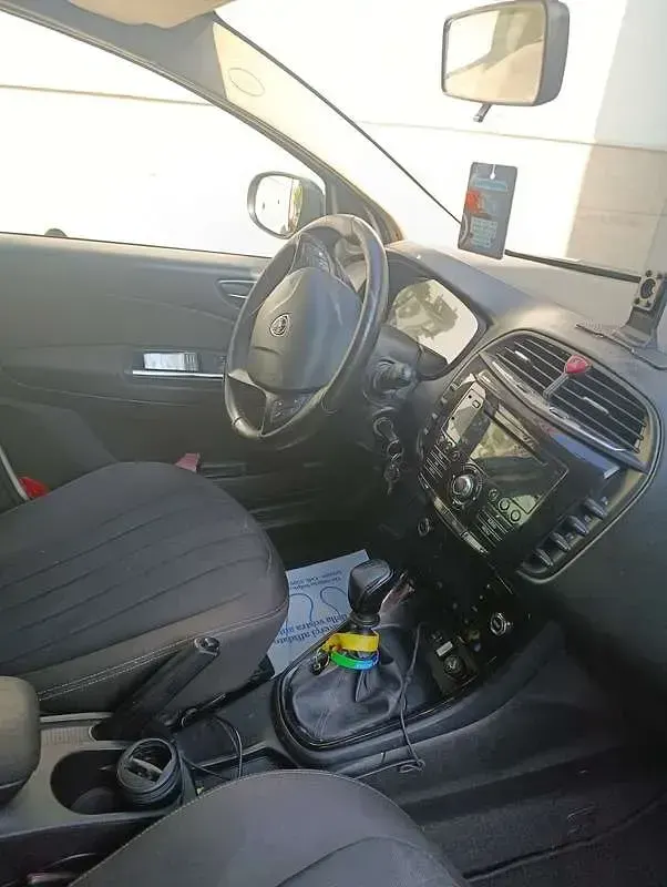 Usata Lancia Delta 120 CV (88 kW) 2014 Bianco Utilitaria