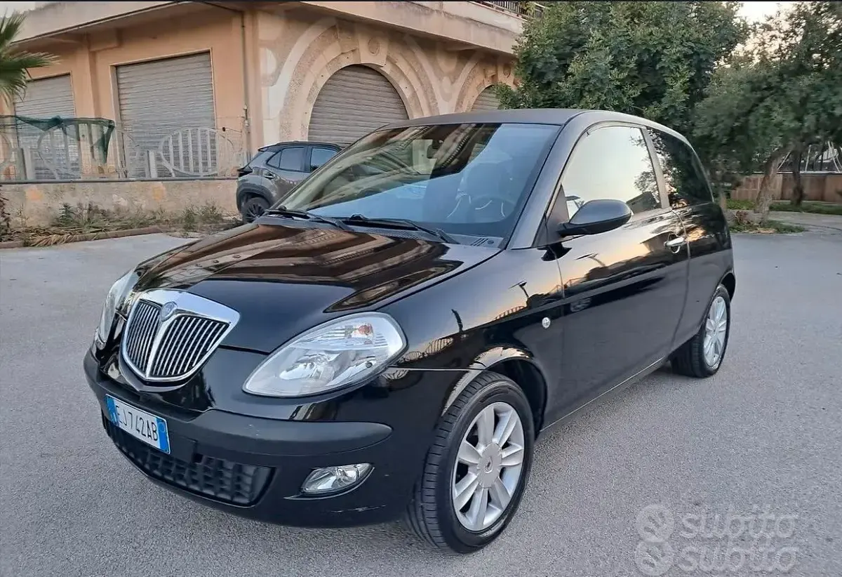 Usata Lancia Ypsilon 60 CV (44 kW) 2006 Nero Utilitaria