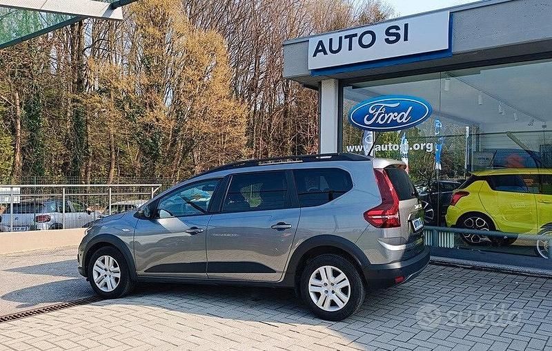 Usata Dacia Jogger Expression 94 CV (69 kW) 2024 Grigio Monovolume