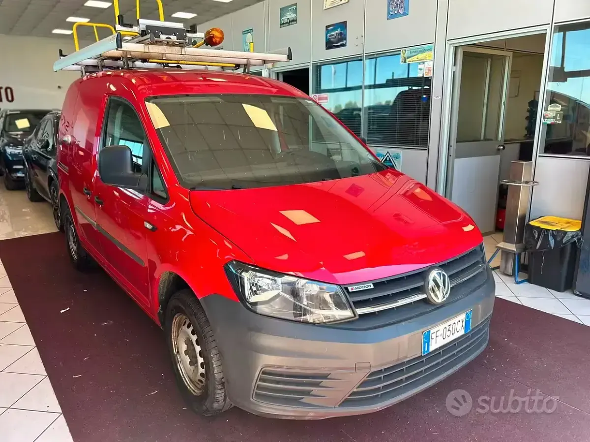 Usata VW Caddy 110 CV (80 kW) 2016 Rosso Monovolume