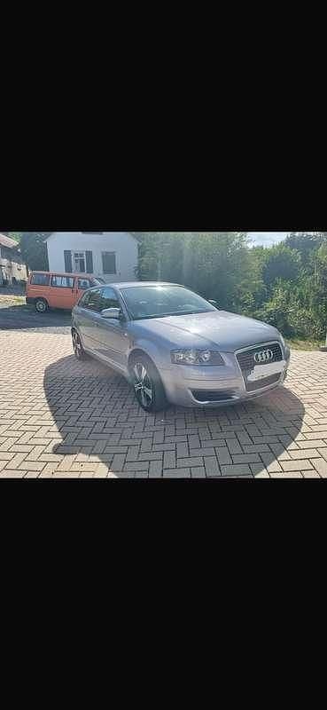 Grigio Usata 2006 Audi A3 Ambiente Tre volumi | 1990 € (Super prezzo) - Immagine 1/4