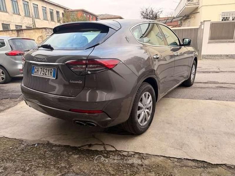Usata Maserati Levante 330 CV (242 kW) 2022 Grigio SUV