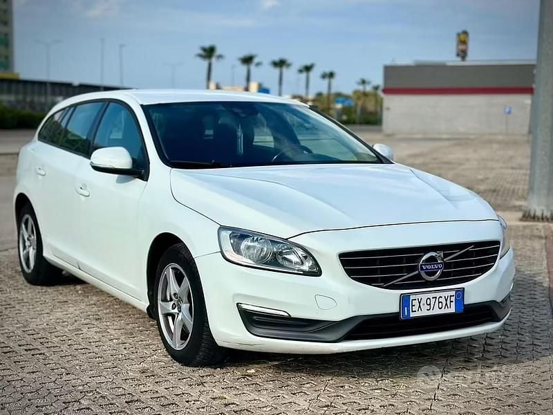 Usata Volvo V60 115 CV (84 kW) 2015 Bianco Station wagon