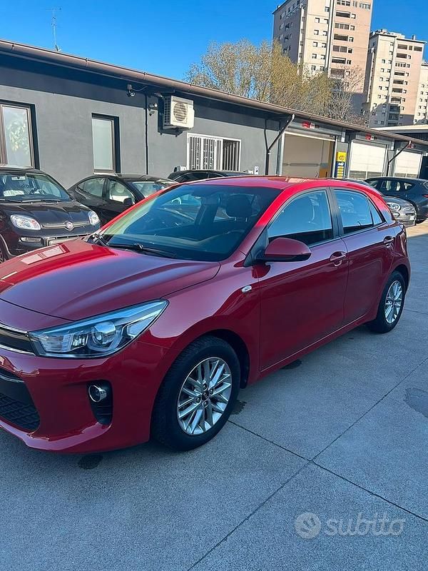 Begagnad Kia Rio 84 HK (61 kW) 2017 Röd Sedan