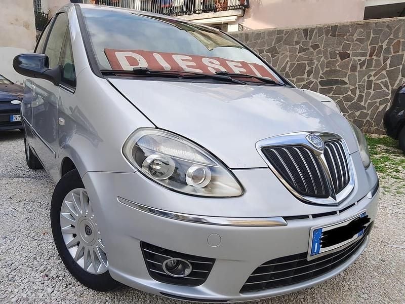 Usata Lancia Musa 95 CV (69 kW) 2012 Grigio Monovolume