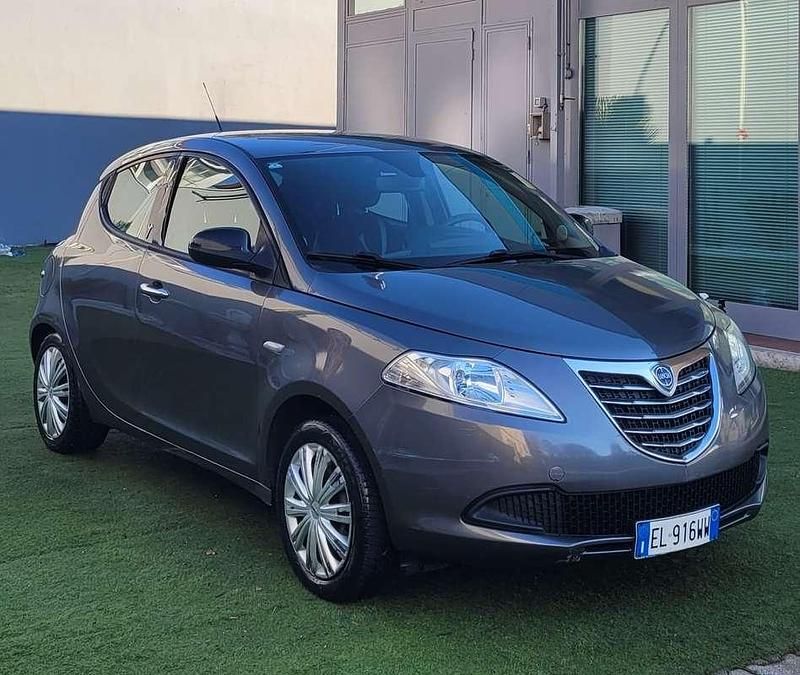 Usata Lancia Ypsilon 77 CV (56 kW) 2012 Utilitaria