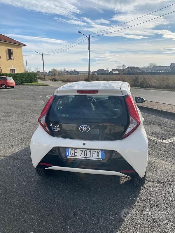 Usata Toyota Aygo X-play 72 CV (52 kW) 2021 Bianco Utilitaria