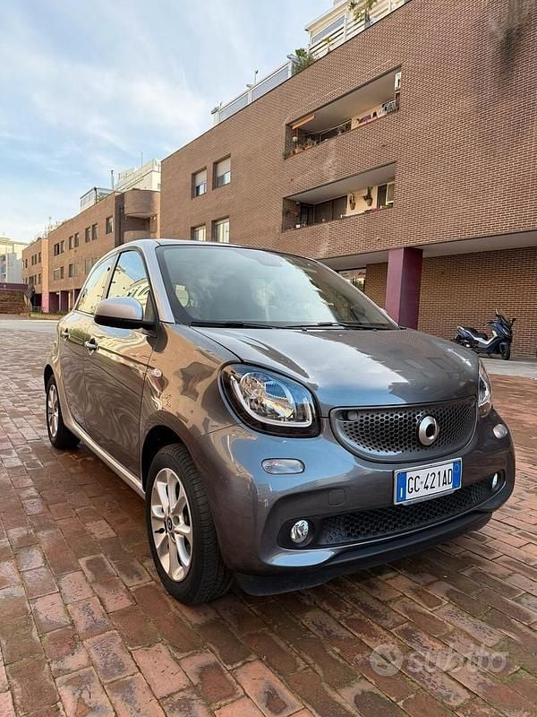 Usata Smart ForFour Superpassion 90 CV (66 kW) 2019 Grigio Utilitaria