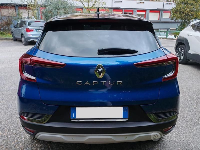 Usata Renault Captur Techno 101 CV (74 kW) 2023 Blu SUV