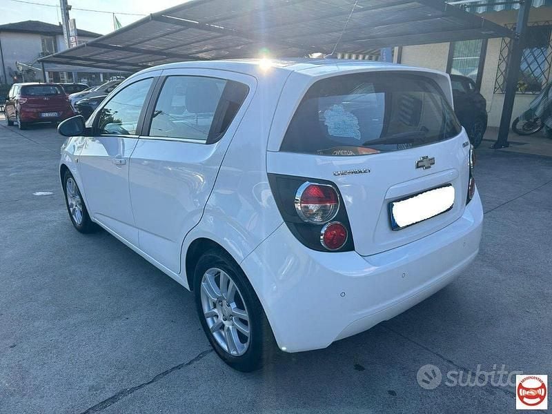 Usata Chevrolet Aveo LT 86 CV (63 kW) 2011 Bianco Utilitaria