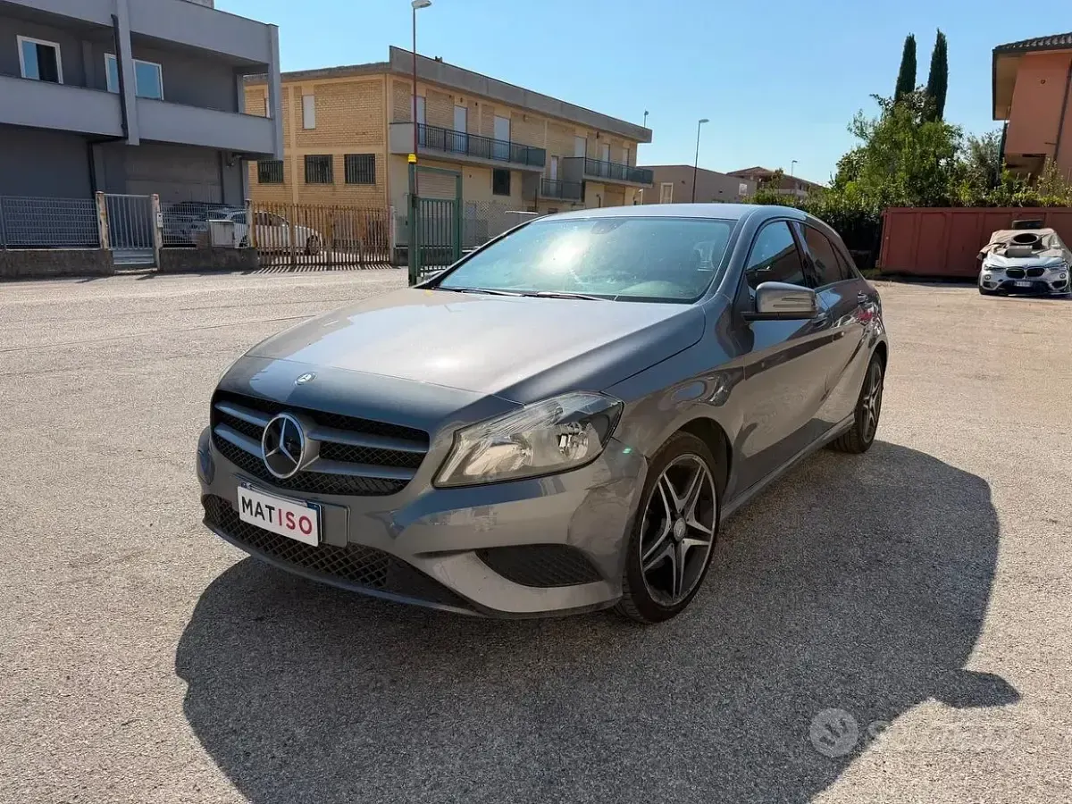 Usata Mercedes A200 136 CV (100 kW) 2015 Grigio Utilitaria