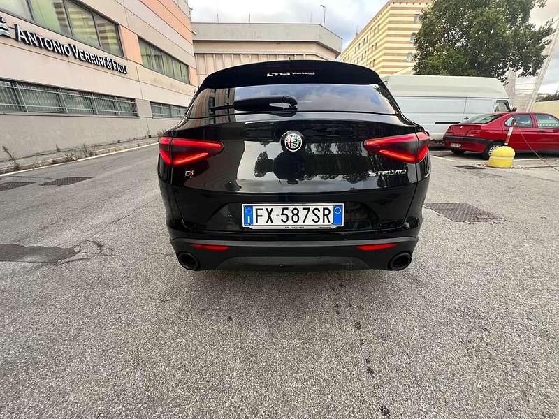 Usata Alfa Romeo Stelvio Executive 209 CV (153 kW) 2019 Nero SUV