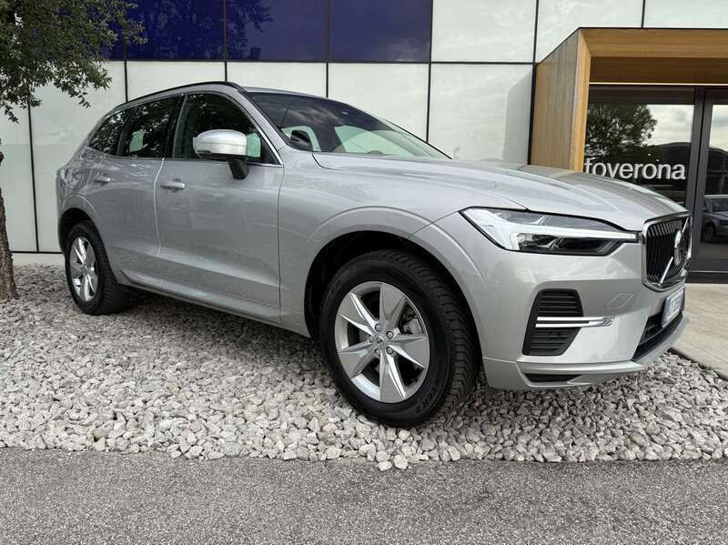 Usata Volvo XC60 Core 197 CV (144 kW) 2024 Silver dawn SUV