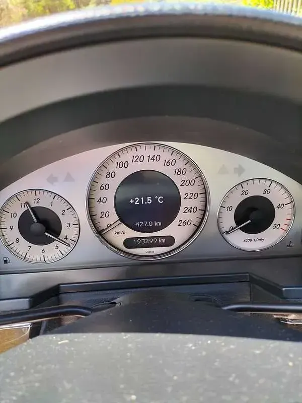 Usata Mercedes E220 Classic 170 CV (125 kW) 2006 Nero Berlina