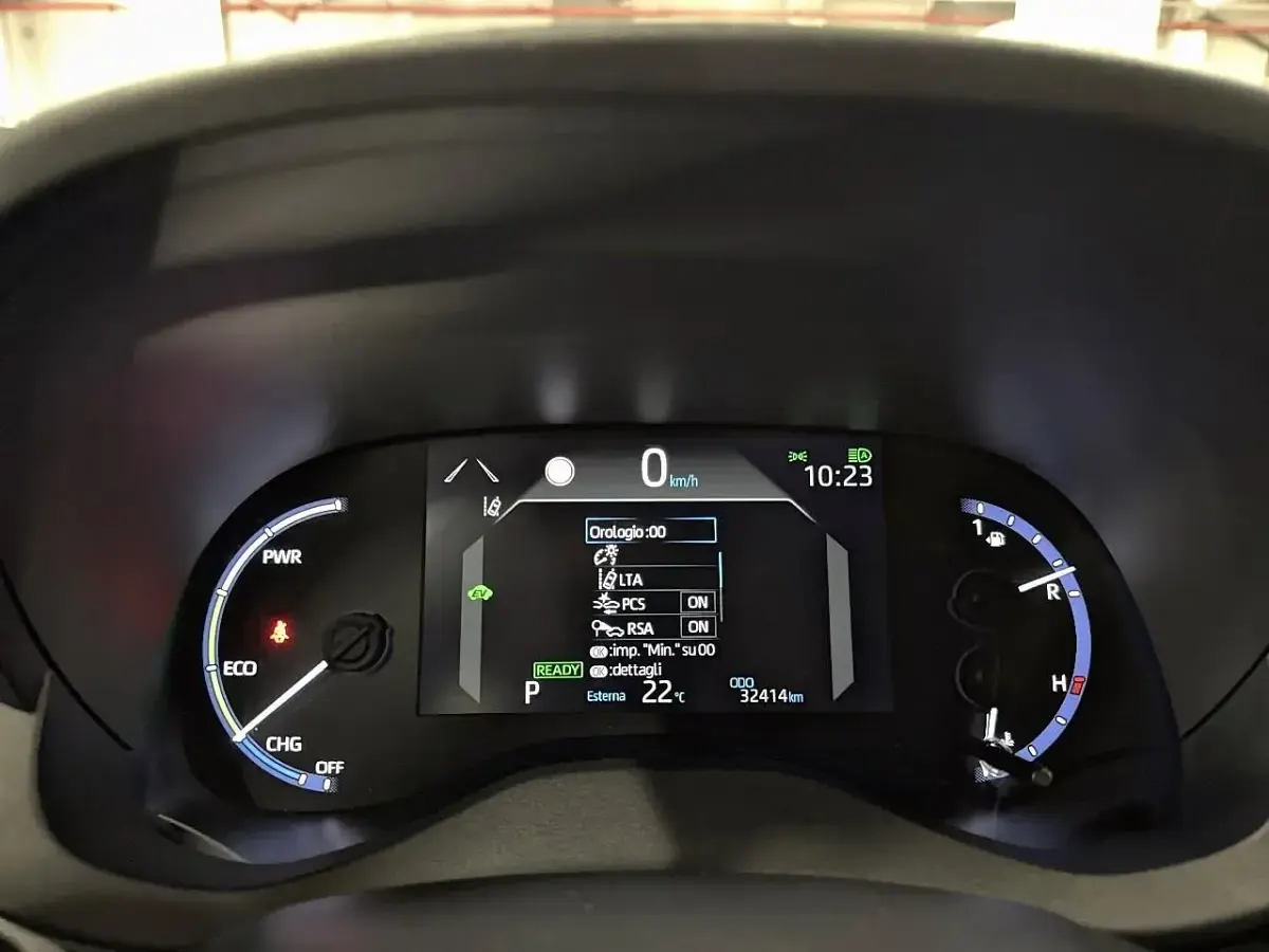 Usata Toyota Yaris Trend 116 CV (85 kW) 2022 Grigio Utilitaria