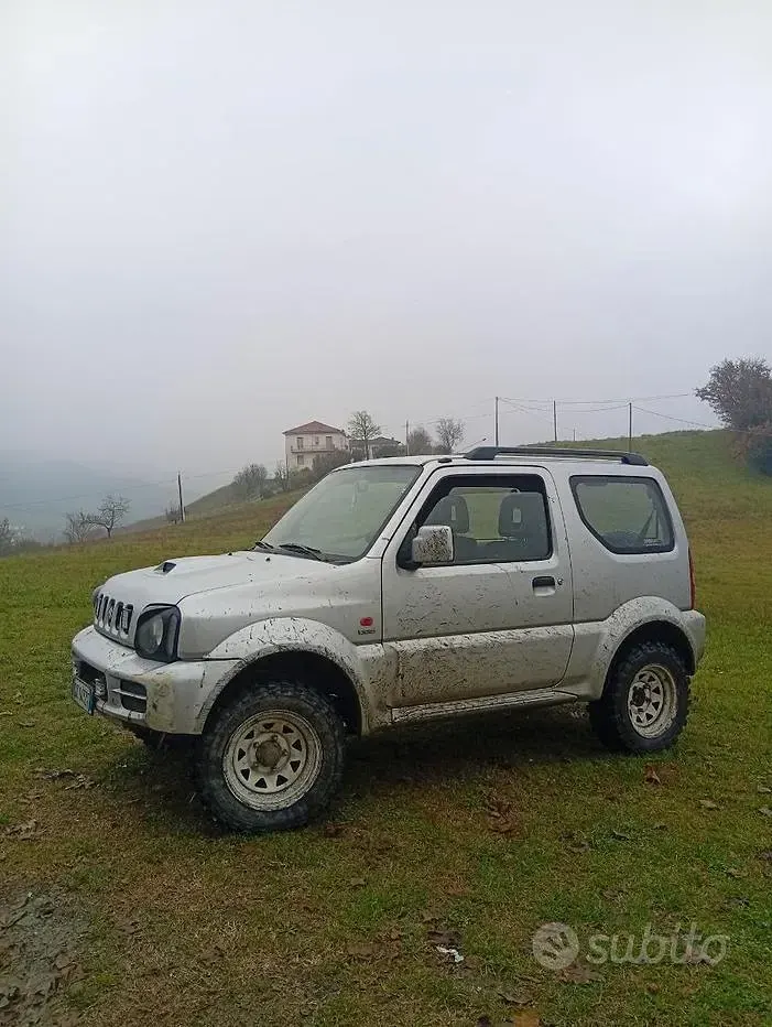 Usata Suzuki Jimny 86 CV (63 kW) 2011 Grigio SUV