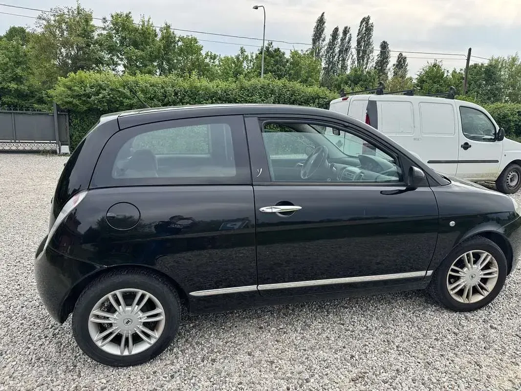 Usata Lancia Ypsilon 60 CV (44 kW) 2007 Nero Utilitaria