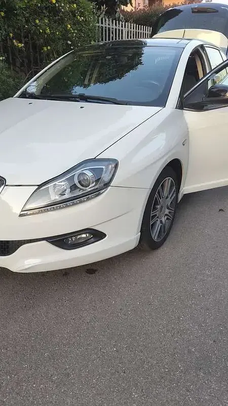 Usata Lancia Delta 120 CV (88 kW) 2014 Bianco Utilitaria